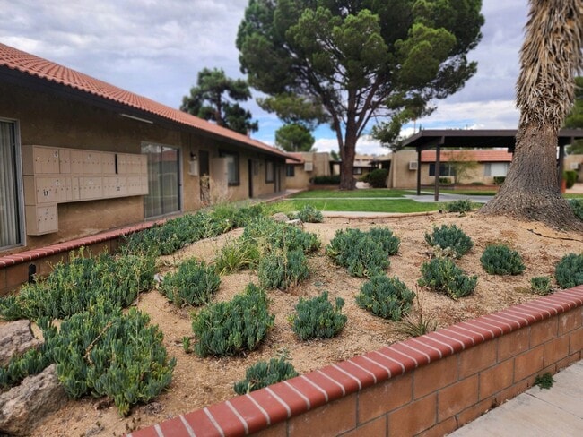 Villa Mojave Apartments in Victorville, CA - Foto de edificio - Building Photo