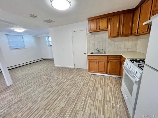 51 Emmett Terrace in New Rochelle, NY - Building Photo - Building Photo