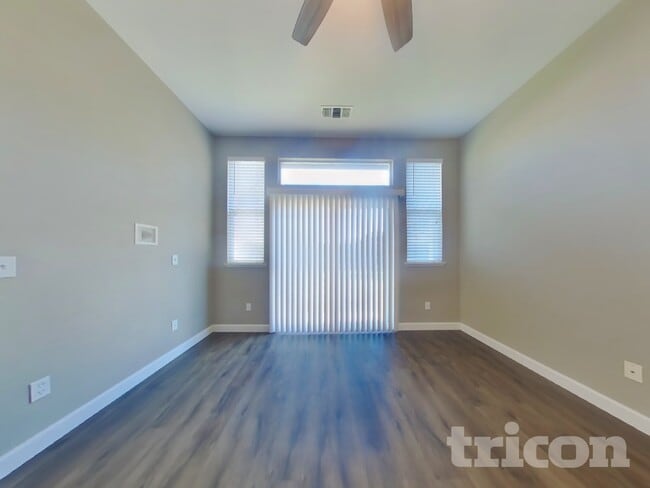 5518 Savage Ave in Riverbank, CA - Foto de edificio - Building Photo