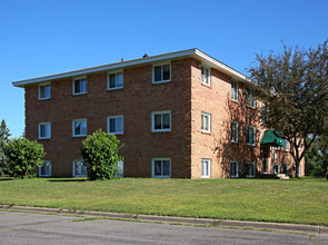 321 Harrison St S in Shakopee, MN - Building Photo - Building Photo