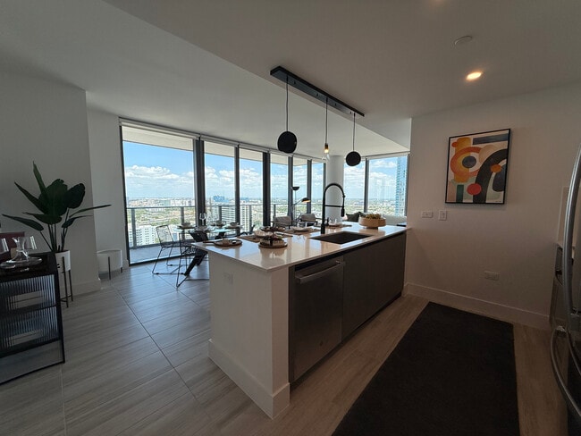 1027 NW 1st Ct, Unit B1 in Miami, FL - Building Photo - Building Photo
