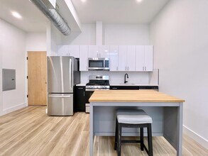 375 Monmouth St in Jersey City, NJ - Building Photo - Building Photo