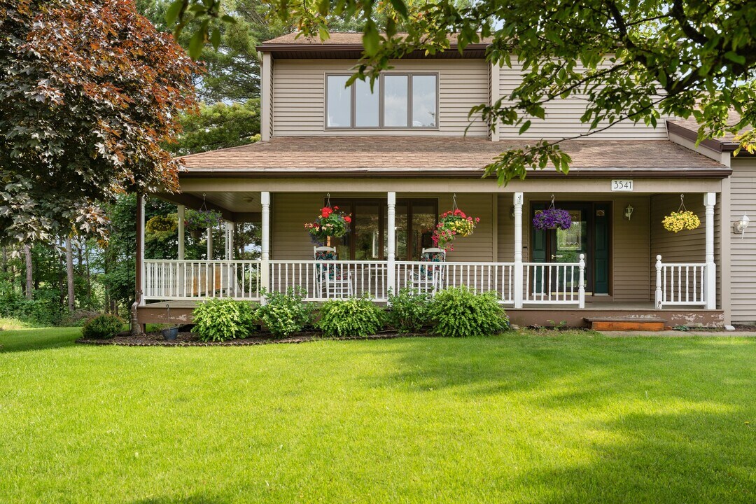 3541 Southridge Ct in Traverse City, MI - Building Photo