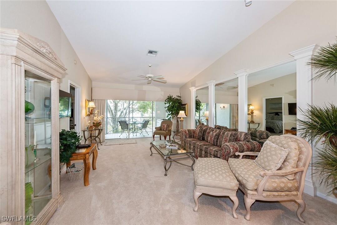 7050 Barrington Cir in Naples, FL - Building Photo