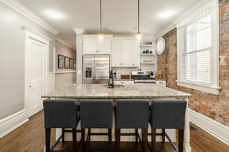 2017 Elm St in Cincinnati, OH - Building Photo - Building Photo
