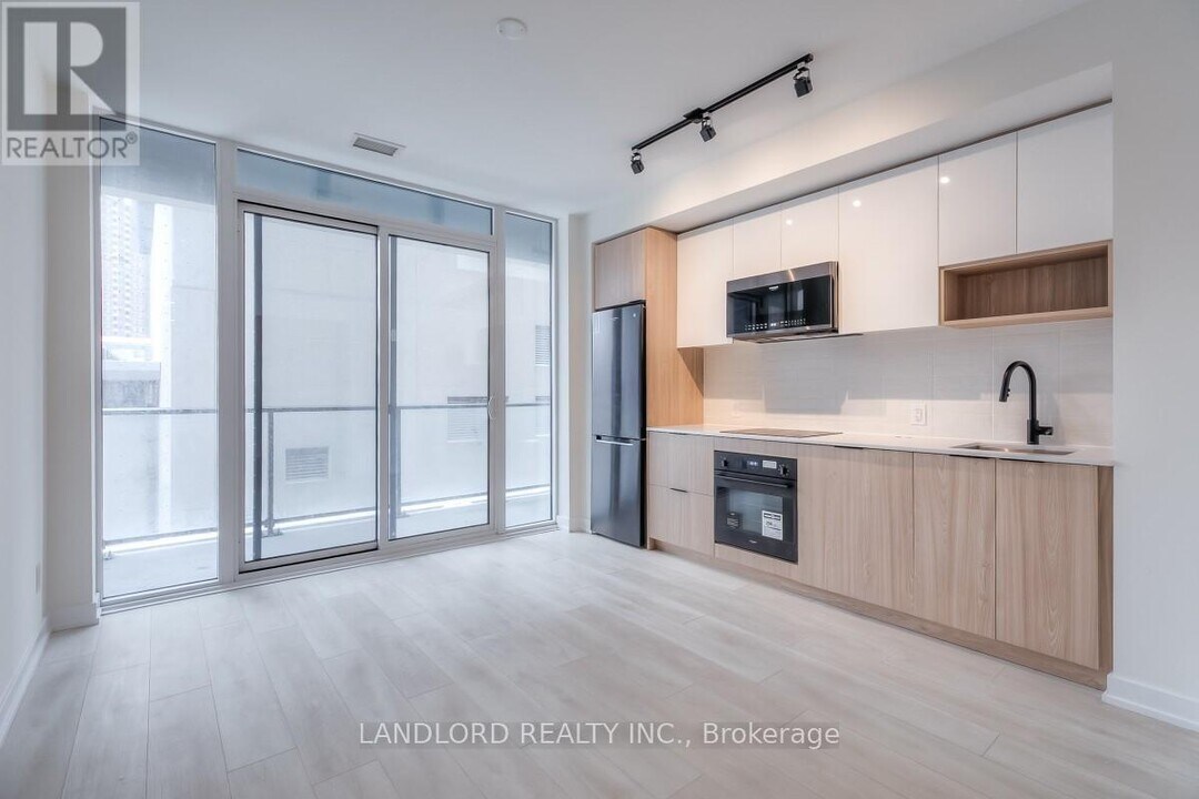 5 Defries St in Toronto, ON - Building Photo