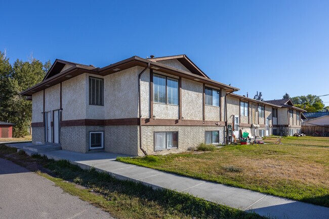 9 7 Av SE in High River, AB - Building Photo - Building Photo