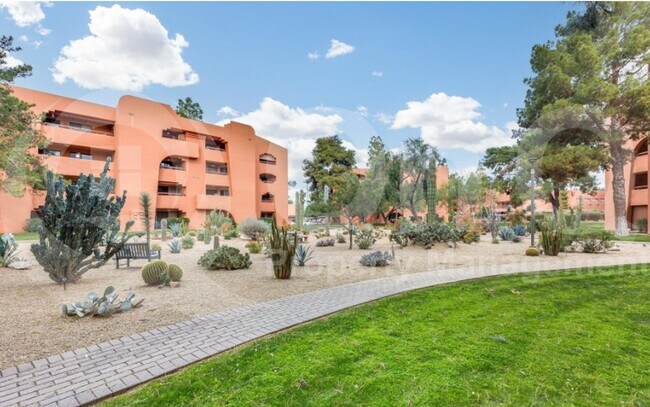 property at 12212 N Paradise Vlg Pkwy S
