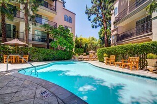 L'Estancia in Studio City, CA - Building Photo