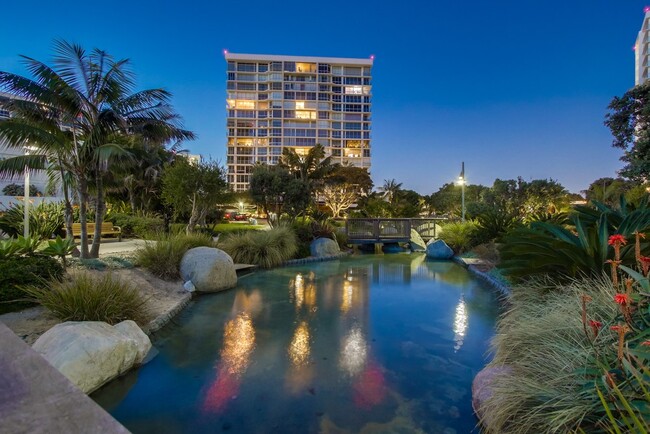 1750 Avenida del Mundo, Unit 408 in Coronado, CA - Foto de edificio - Building Photo