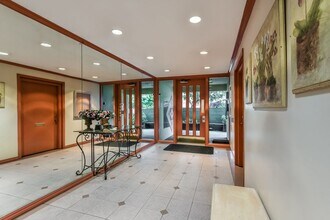 555 Jean St in Oakland, CA - Building Photo - Building Photo