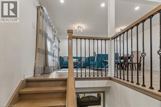 157 Pinedale Dr in Kitchener, ON - Building Photo - Building Photo