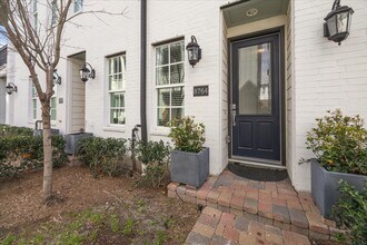 8764 Park Kolbe Ln in Houston, TX - Foto de edificio - Building Photo
