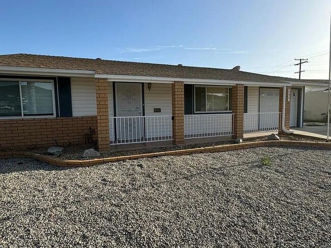 27467 Pinehurst Rd in Menifee, CA - Building Photo - Building Photo