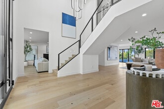 18101 Green Meadow Dr in Los Angeles, CA - Building Photo - Building Photo