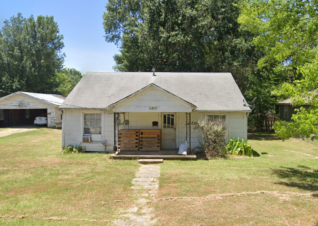 1233 13th NW in Paris, TX - Building Photo