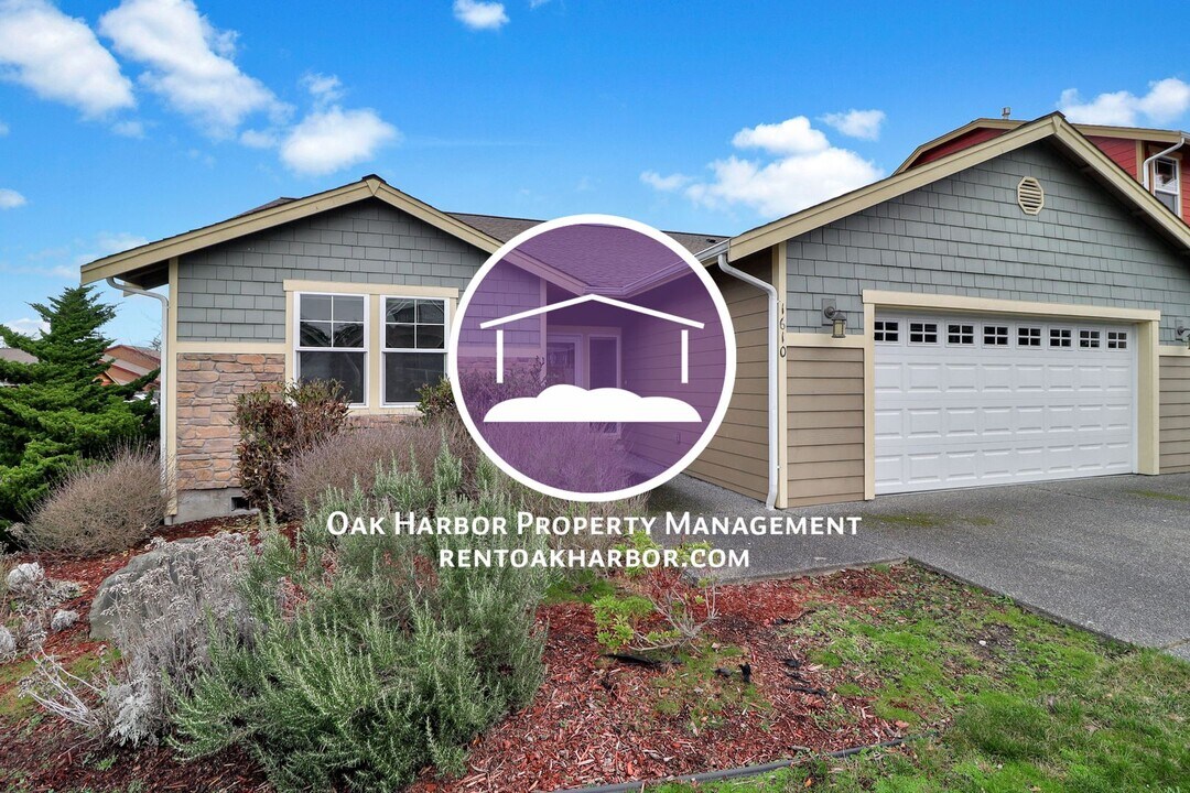 1610 SW Carnegie St in Oak Harbor, WA - Building Photo