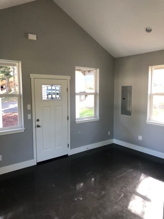 307 SE Reef Ave in Lincoln City, OR - Building Photo - Building Photo