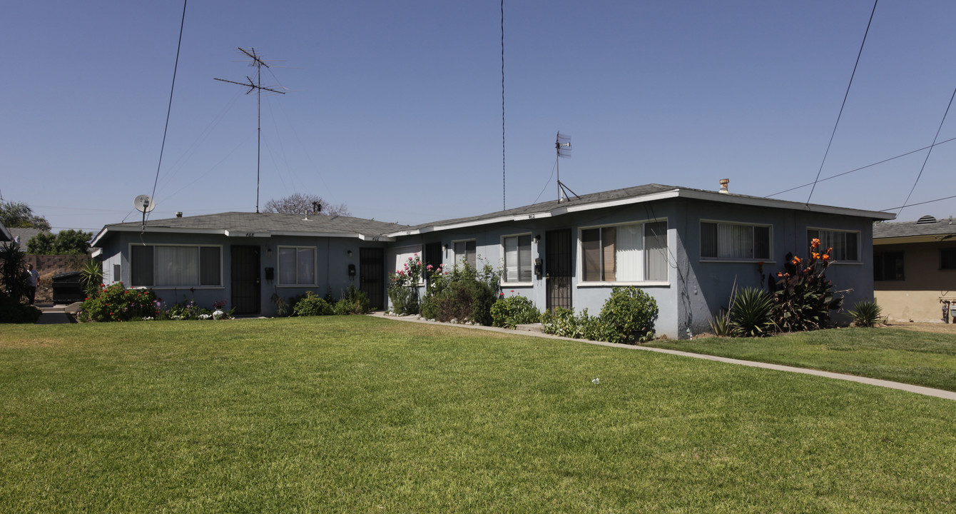 462-478 W Ramona Dr in Rialto, CA - Building Photo