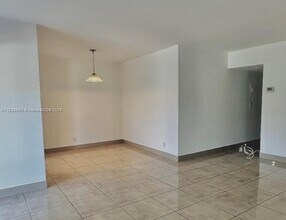 270 Layne Blvd, Unit 202 in Hallandale Beach, FL - Building Photo - Building Photo