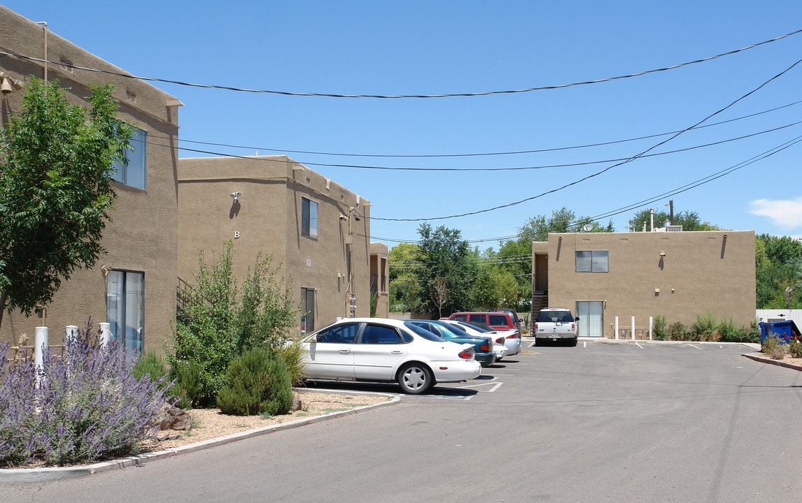 4501 Central Ave NW in Albuquerque, NM - Building Photo