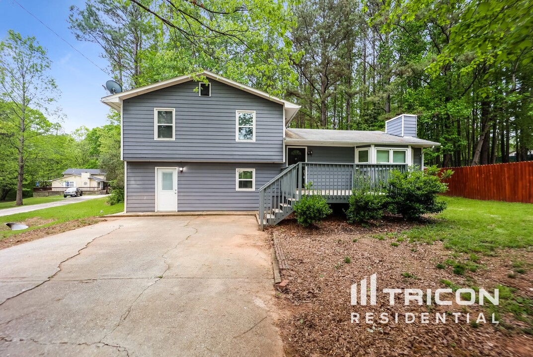 160 Elberta Dr in Newnan, GA - Building Photo