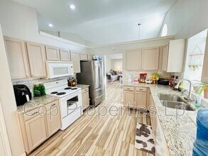 6338 Broadmeadow in San Antonio, TX - Building Photo - Building Photo