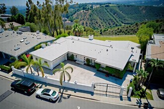 1641 Tower Grove Dr in Beverly Hills, CA - Building Photo - Building Photo