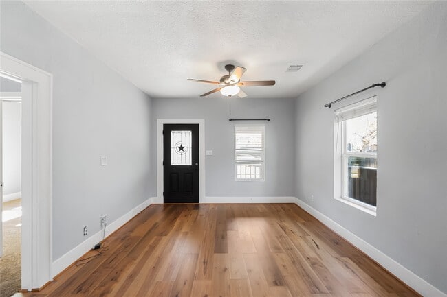 3108 Indiana St in Baytown, TX - Building Photo - Building Photo