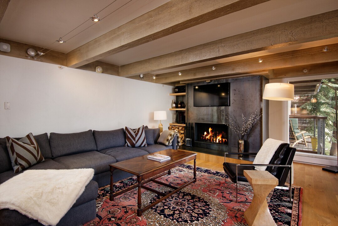 1034 E Cooper Ave in Aspen, CO - Building Photo