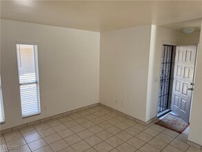 562 Sellers Pl in Henderson, NV - Foto de edificio - Building Photo