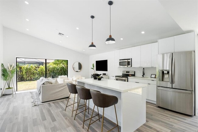 4920 NW 83rd Ter in Lauderhill, FL - Building Photo - Building Photo