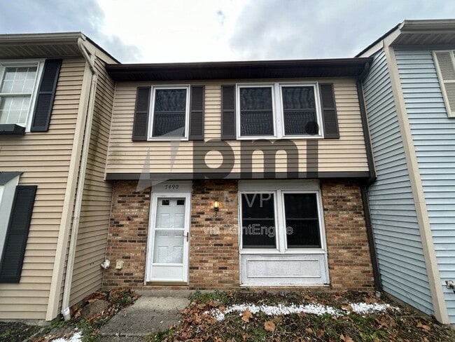 7490 Stonetrail Way in Reynoldsburg, OH - Foto de edificio - Building Photo