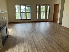 3014 Providence St in Sun Prairie, WI - Foto de edificio - Building Photo