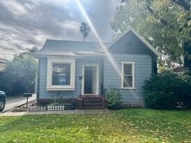 1570 Locust St in Pasadena, CA - Building Photo