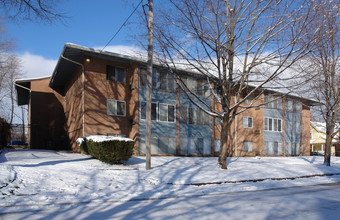 Georgian Court Apartments in Flint, MI - Building Photo - Building Photo