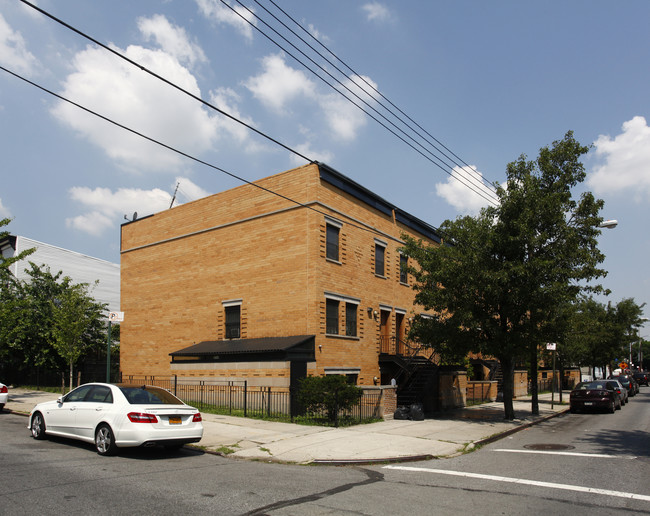 385 Cleveland St in Brooklyn, NY - Building Photo - Building Photo