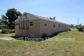 101 3rd St in Ft. Myers, FL - Building Photo - Building Photo
