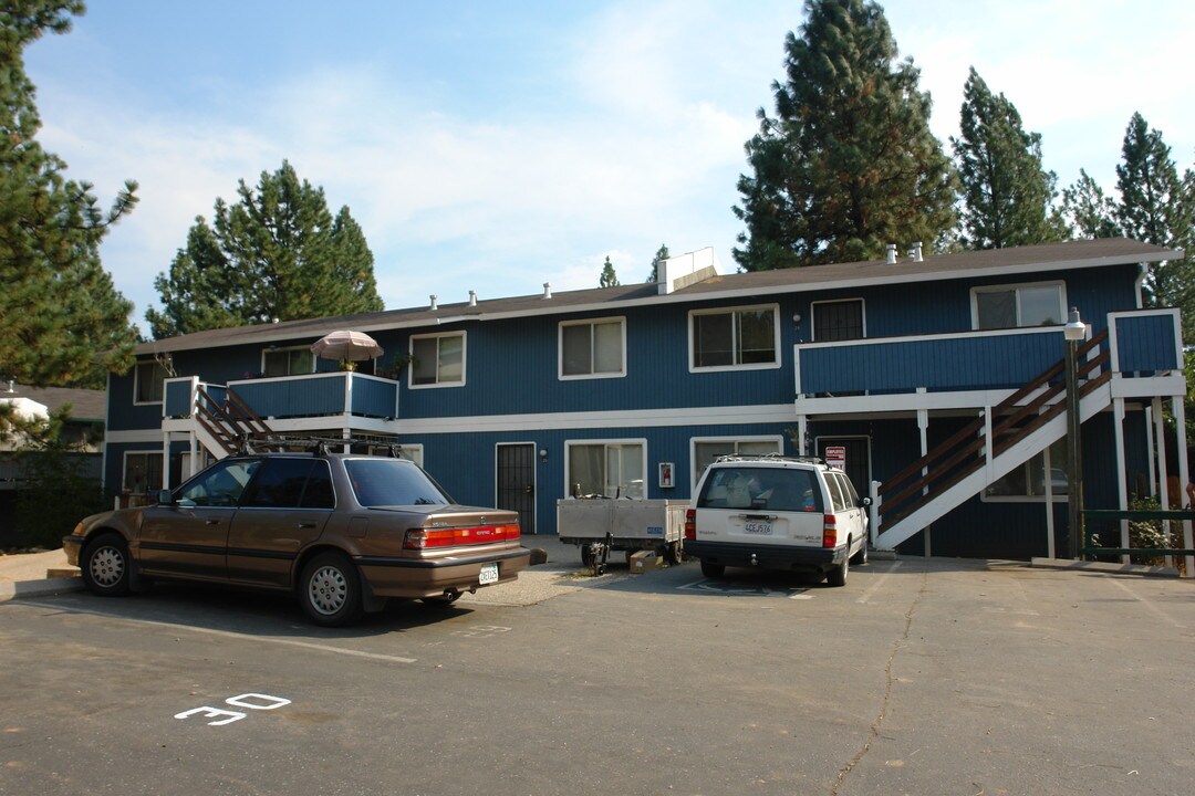 700 in Colfax, CA - Foto de edificio