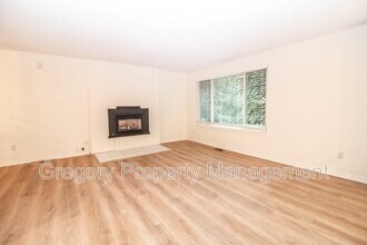 19044 NE 165th Pl in Woodinville, WA - Building Photo - Building Photo