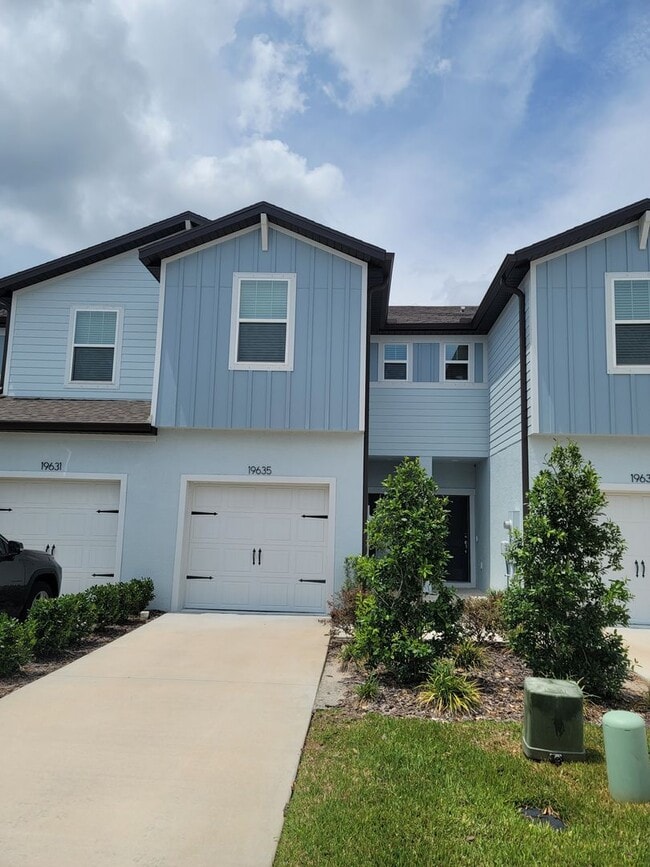 19635 Shady Oak Dr in Land O Lakes, FL - Building Photo - Building Photo