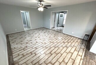 635 W Hillcrest Dr in Mustang, OK - Foto de edificio - Building Photo