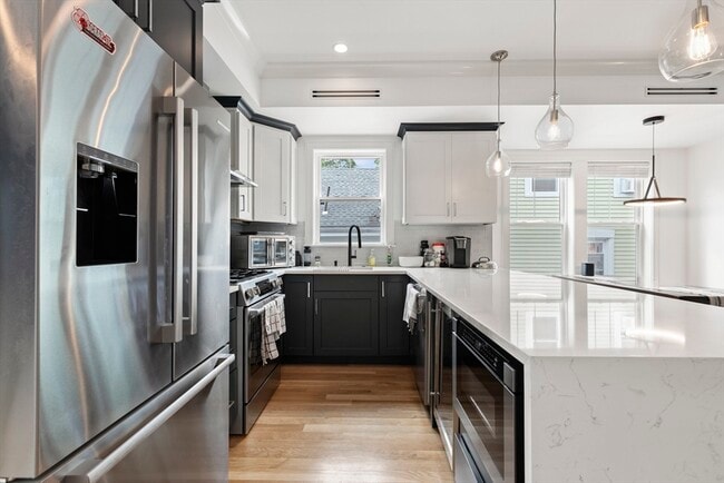 10 Hallet St in Boston, MA - Building Photo - Building Photo