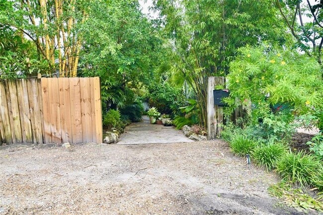property at 1121 NE 1st Ave.