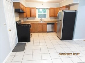 82 Laurel Pl in Yonkers, NY - Building Photo - Building Photo