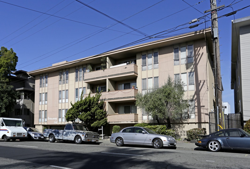 Saxony Apartments in Oakland, CA - Foto de edificio