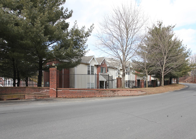 Valley View in Waterbury, CT - Building Photo - Building Photo