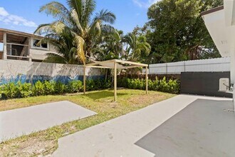 3125 NW 21st Ct-Unit -01 in Miami, FL - Foto de edificio - Building Photo