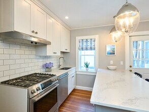 10 Trenton St, Unit 1 in Boston, MA - Building Photo - Building Photo