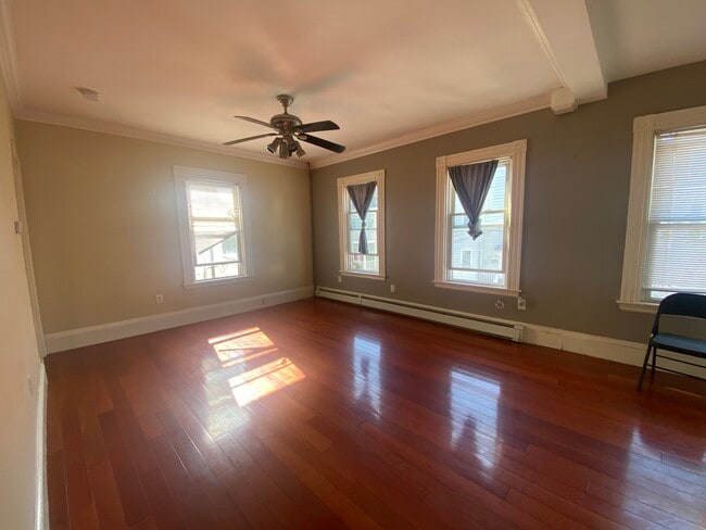 67 Flint St, Unit 2 in Somerville, MA - Building Photo - Building Photo